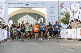 إقبال كبير من المتسابقين على استلام أقمصة المشاركة في سباق زايد الخيري