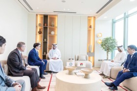 حمدان بن مبارك يبحث تعزيز التعاون مع الاتحاد الكازاخستاني لكرة القدم