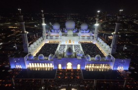 رمضان في الإمارات.. أجواء روحانية ومرونة في العمل واستقرار في الأسواق