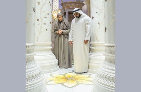 وزير الخارجية وشؤون الكاريبي في ترينيداد وتوباغو يزور جامع الشيخ زايد الكبير بأبوظبي