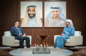 رئيس الدولة يتلقى رسالة خطية من رئيس المالديف تسلمها عبدالله بن زايد