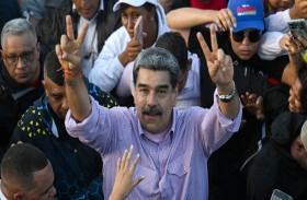 حلفاء فنزويلا يدعمون رئيسها مع زيادة التوتر مع أمريكا