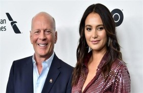 زوجة بروس ويليس تناشد المصوريين احترام الخصوصية