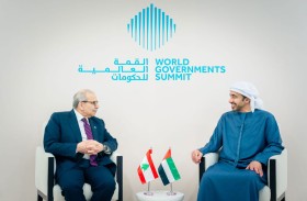 عبدالله بن زايد يستقبل رئيس وزراء لبنان على هامش القمة العالمية للحكومات