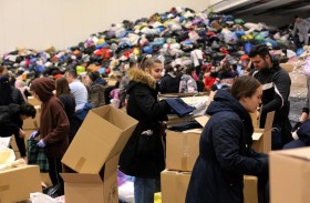 الرقة.. الأهالي يجمعون التبرعات للمتضررين من الزلزال