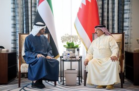 رئيس الدولة يزور ملك البحرين في مقر إقامته ويستعرضان العلاقات الأخوية وتعزيز العمل الخليجي المشترك وتحقيق الاستقرار والتنمية لشعوب المنطقة 