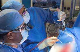 استئصال ورم دماغي لمريض في حالة يقظة