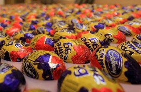 ضبط سفاح الشكولاتة بعد سرقة 200 ألف بيضة كادبوري