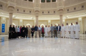 وفد من الباحثين الأوروبيين يزور مجمع القرآن الكريم بالشارقة