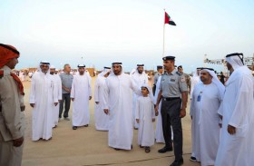 قائد عام شرطة أبوظبي يزور مهرجان سباق دلما التاريخي
