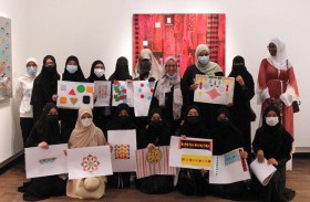 طالبات الجامعة القاسمية يشاركن بورشة في الإيقاع المنتظم ضمن فعاليات مهرجان الفنون الإسلامية 