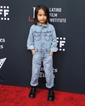 الممثلة الأمريكية إنديغو مونتيز لدى حضورها العرض الأول لفيلم  In the Summers  خلال افتتاح مهرجان لوس أنجلوس السينمائي اللاتيني. (ا ف ب)