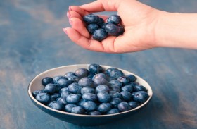 التوت الأزرق يتصدّر قائمة «الأطعمة الخارقة» بفوائده