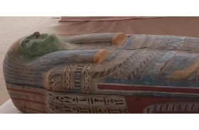 سر فرعوني يكشفه كنز أثري جديد في مصر