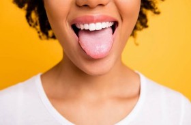 راقب لسانك.. تغيرات قد تستدعي فحص الكوليسترول
