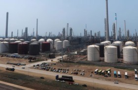 أسهم هينغلي بتروكيميكال الصينية تهوي بعد عقوبات أمريكية على صلة بنفط إيران 