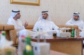 سلطان بن أحمد القاسمي يطلع على خطط وبرامج وزارة الطاقة والبنية التحتية