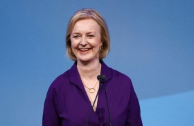 وزراء بريطانيون يحثون المحافظين على الاتحاد خلف تراس