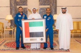 حاكم الفجيرة يستقبل رائدي الفضاء سلطان النيادي وهزاع المنصوري وفريق مهمة «طموح زايد 2»