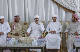 حمدان بن محمد يقدم واجب العزاء بوفاة حميد بن سالم بنواس الكتبي