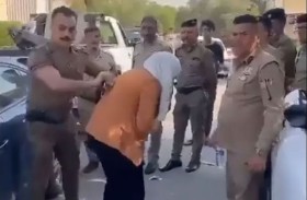 شجار عنيف بين ضابط وضابطة يشعل جدلا في العراق