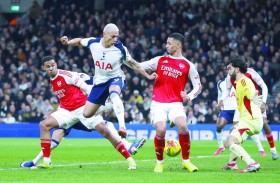 أرسنال يصطدم بتشلسي.. وسيتي يواصل لعبة المطاردة 