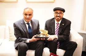 تقديراً لمسيرته الفكرية .. جمال السويدي يُتوَّج بجائزة الأسد الذهبي 