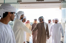 خليفة بن طحنون بن محمد يُقدِّم واجب العزاء في وفاة مبارك جمعة الخييلي