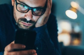 كيف يؤثر «العالم الرقمي» على نفسيتك؟