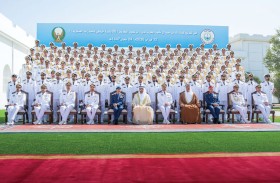 حمدان بن محمد يشهد تخريج الدورة الـ 26 من المرشحين البحريين بكلية راشد بن سعيد آل مكتوم البحرية