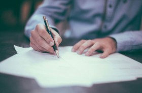 يغير اسمه سنوياً لتجنب دفع نفقة طفله