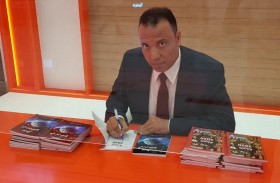 الشارقة للكتاب 2020 يفتتح ركن توقيعات اليوم الأول بروايتين للصحفي بسام عبد السميع