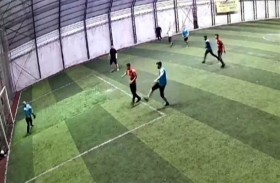 مصرع حارس مرمى تصدى لتسديدة بصدره 