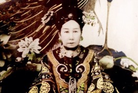 القصة الحقيقية لسيّدة دفعت الصين إلى الحداثة...!