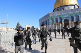 اعتقالات في الضفة الغربية.. وعشرات المستوطنين يقتحمون الأقصى