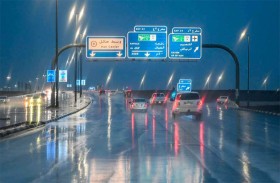 إنقاذ «بطولي» من الغرق وسط السيول