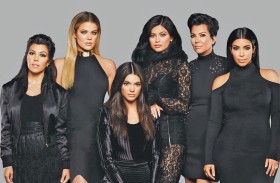 بعد انتقادات.. صور جِراء عائلة كيم كارداشيان تعود للواجهة