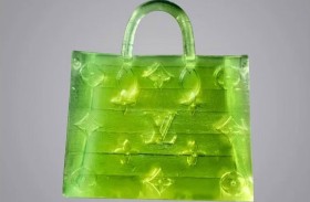 مزاد على حقيبة لا ترى بالعين المجردة