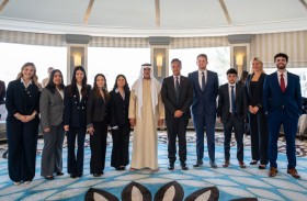 نهيان بن مبارك يستقبل طلبة كلية منلو الأميركية المشاركين في برنامج الاندماج الأكاديمي العالمي بالإمارات
