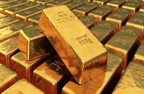 انخفاض سعر الذهب مع استقرار الدولار قرب أعلى مستوى له منذ 02 عاما 