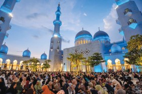 جامع الشيخ زايد بمدينة سولو الإندونيسية يحتفل بيوم زايد للعمل الإنساني