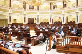 استشاري الشارقة يناقش تطوير الخدمات الصحية في الإمارة