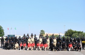 شرطة دبي تحتفي بتخريج دورتي الشغب التأسيسية وتمكين العناصر النسائية