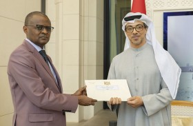 رئيس الدولة يتلقى رسالة خطية من رئيس تشاد تسلمها منصور بن زايد