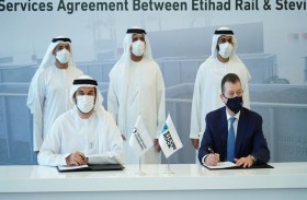 سعود بن صقر يشهد توقيع باكورة الاتفاقيات التجارية بين الاتحاد للقطارات وستيفن روك