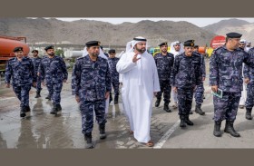 محمد الشرقي يزور منطقة الفجيرة للصناعات البترولية ويشيد بعمل الفرق الميدانية