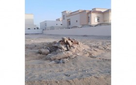 بلدية مدينة أبوظبي تنفذ حملة لإزالة المخلفات العشوائية بالمناطق السكنية في مدينة شخبوط