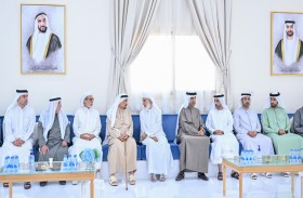 حاكم عجمان يقدم واجب العزاء في وفاة محمد أحمد الأنصاري