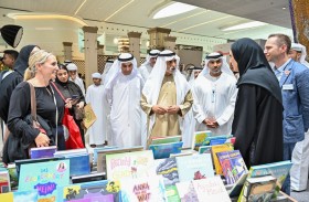 نهيان بن مبارك يزور معرض أبوظبي للكتاب