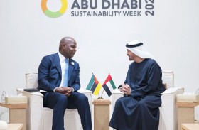رئيس الدولة يبحث مع رئيس موزمبيق التعاون بين البلدين على هامش «أسبوع أبوظبي للاستدامة»